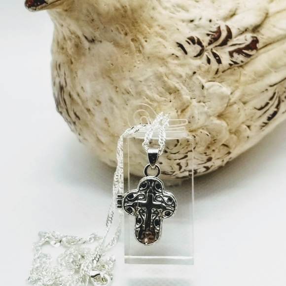 925 *  Silver Open Work Cross Pendant - Picture 5 of 9